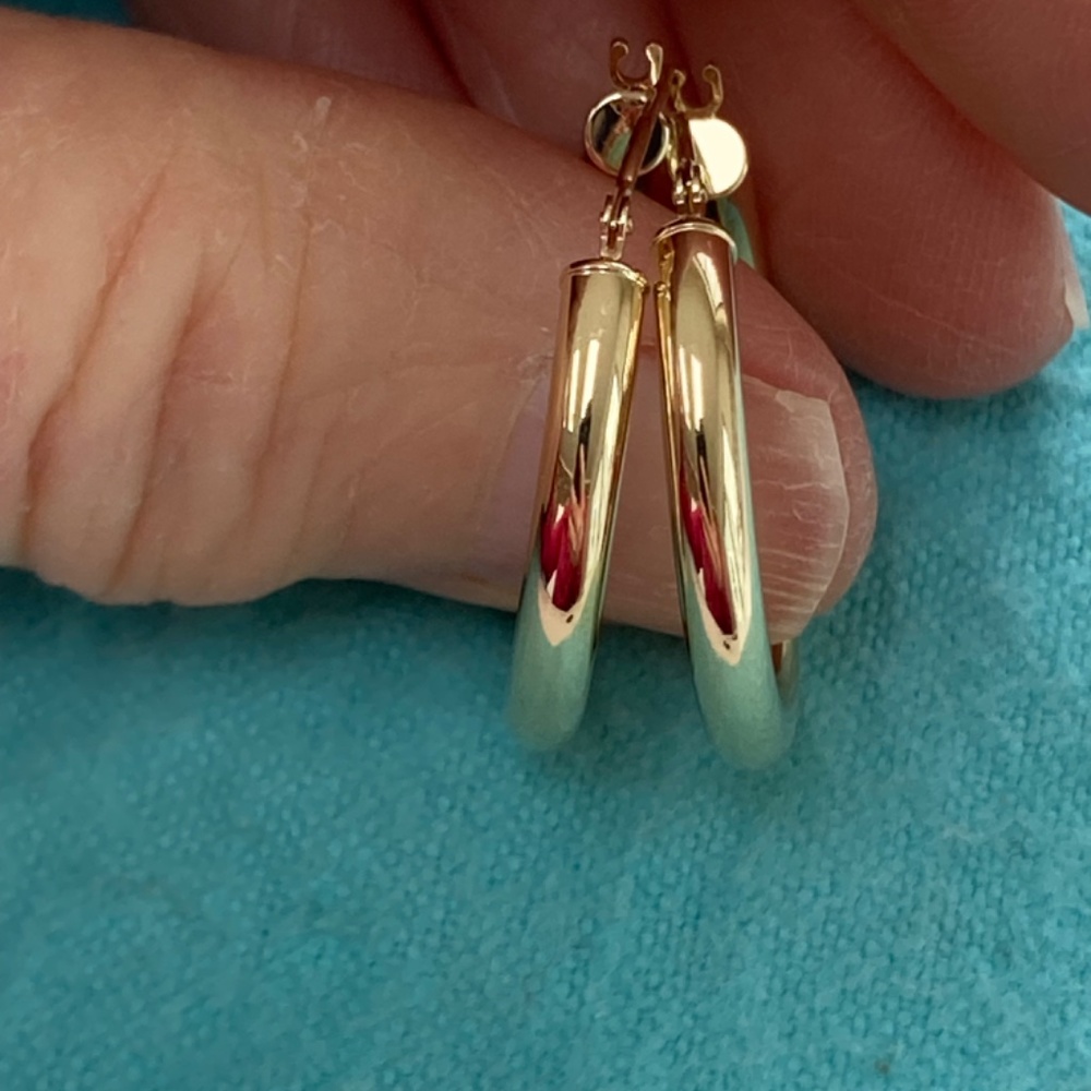 14kt gold hoop earrings - Picture 4 of 8